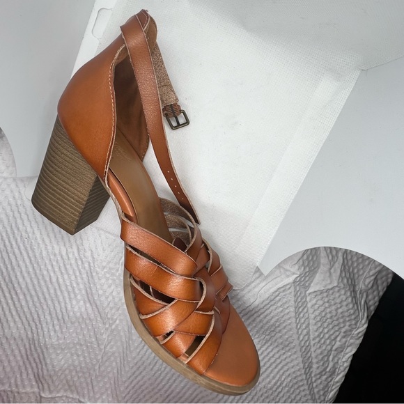 Universal Thread Brown Strappy Heeled Sandals, stacked heels, sz 8 - Picture 6 of 10